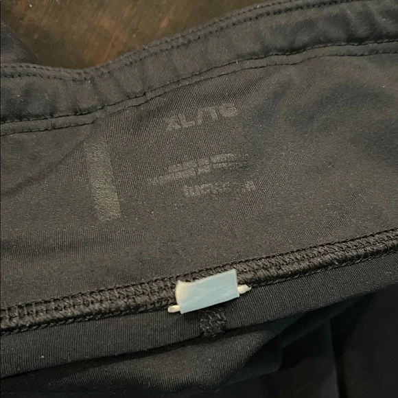 Lucy Black Leggings for Everyday Comfort - Picture 2 of 3